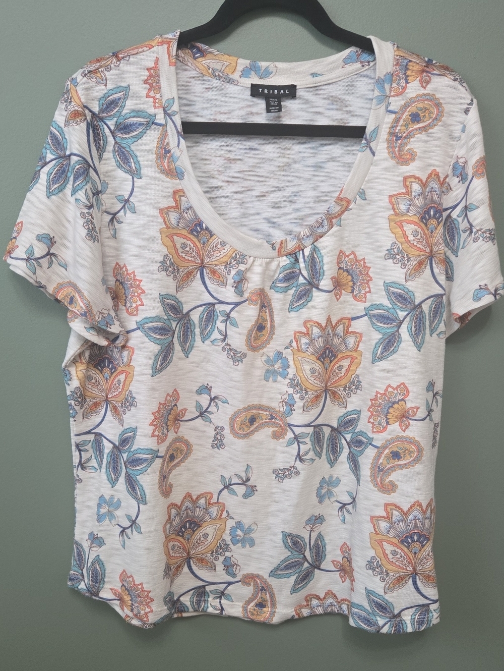 Tribal White Scoop Neck Tee with Blue & Orange Floral Paisley Print Sz XL